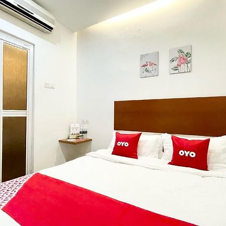 โอโย 90334 โรงแรมมอลายา บายันเลอปาส ภายนอก รูปภาพ