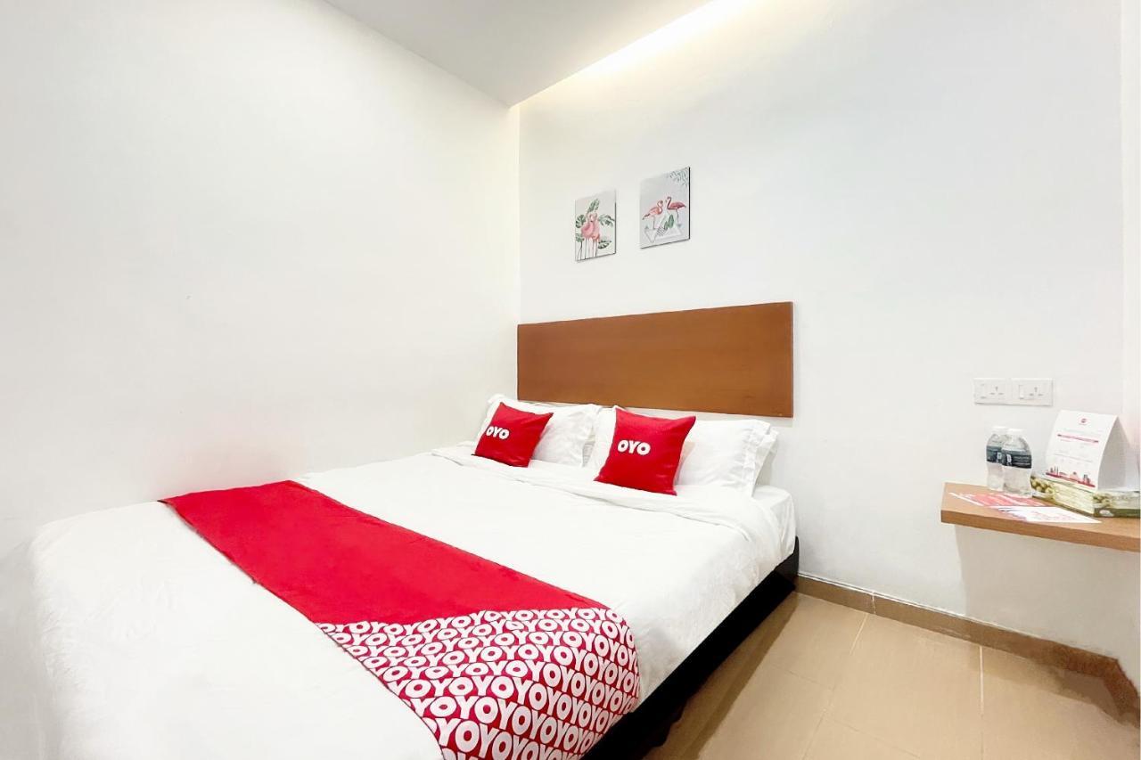 โอโย 90334 โรงแรมมอลายา บายันเลอปาส ภายนอก รูปภาพ