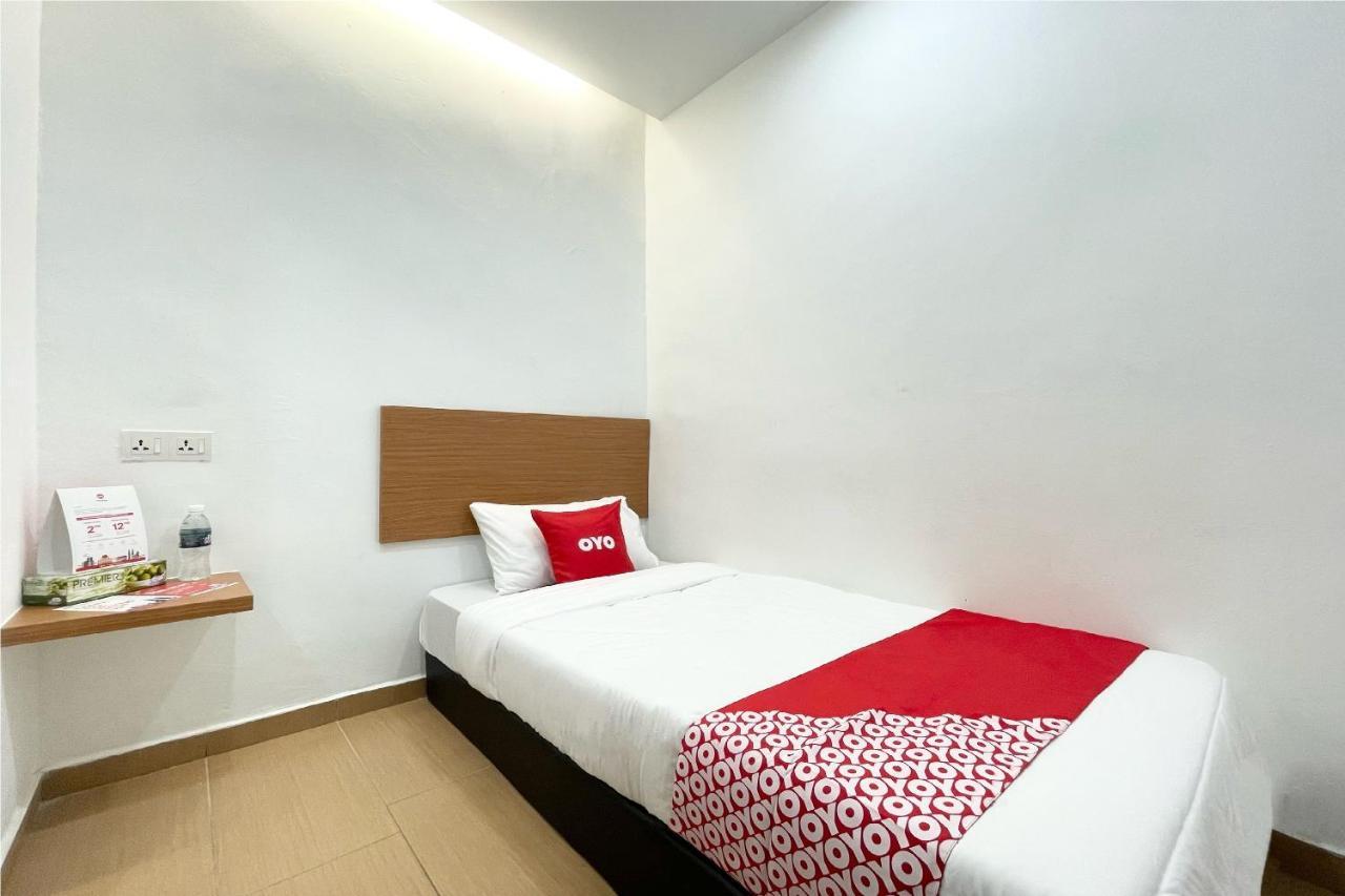 โอโย 90334 โรงแรมมอลายา บายันเลอปาส ภายนอก รูปภาพ