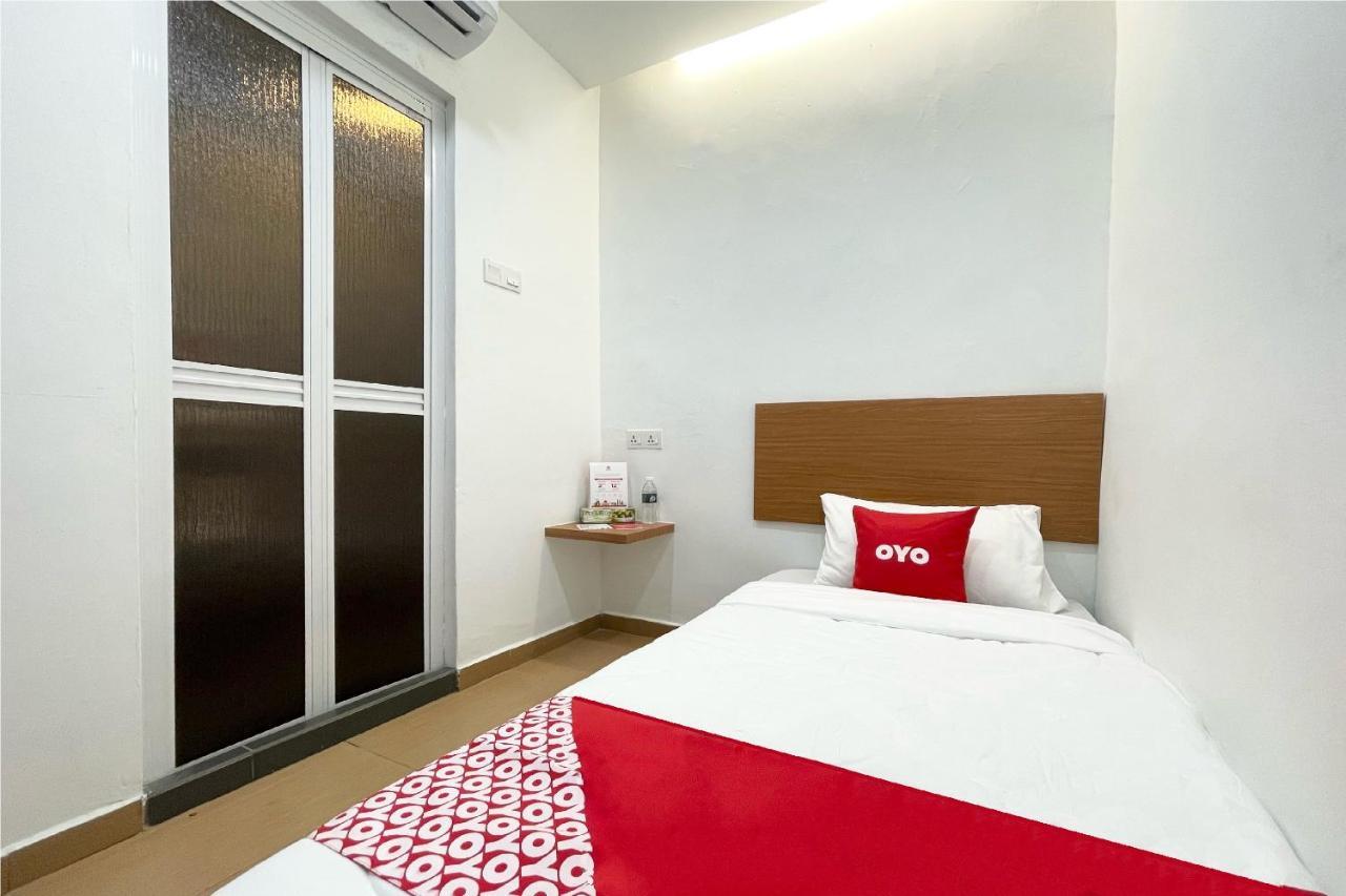 โอโย 90334 โรงแรมมอลายา บายันเลอปาส ภายนอก รูปภาพ