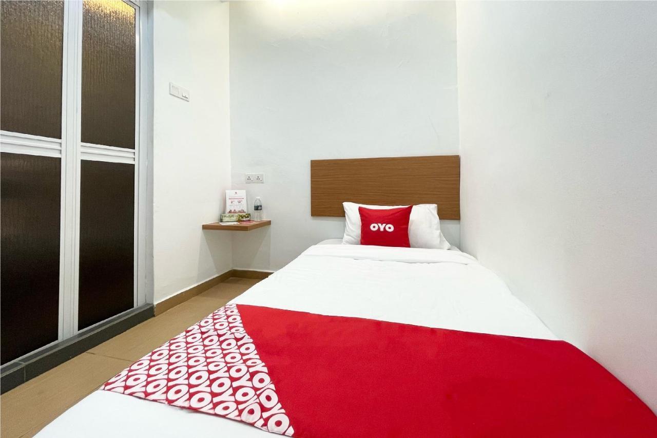 โอโย 90334 โรงแรมมอลายา บายันเลอปาส ภายนอก รูปภาพ
