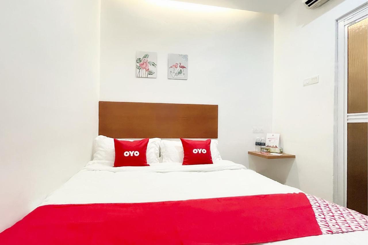 โอโย 90334 โรงแรมมอลายา บายันเลอปาส ภายนอก รูปภาพ