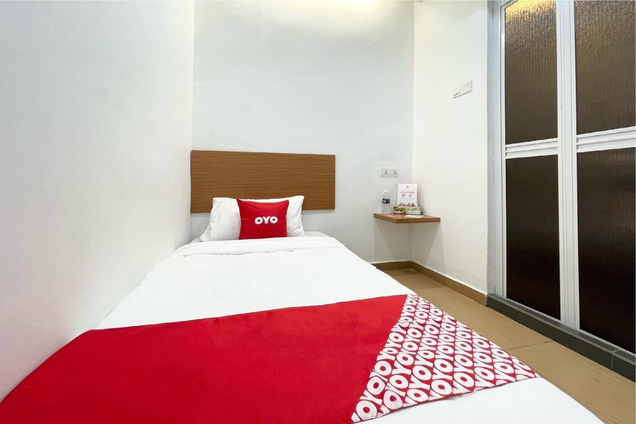 โอโย 90334 โรงแรมมอลายา บายันเลอปาส ภายนอก รูปภาพ