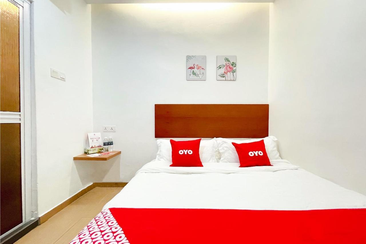 โอโย 90334 โรงแรมมอลายา บายันเลอปาส ภายนอก รูปภาพ