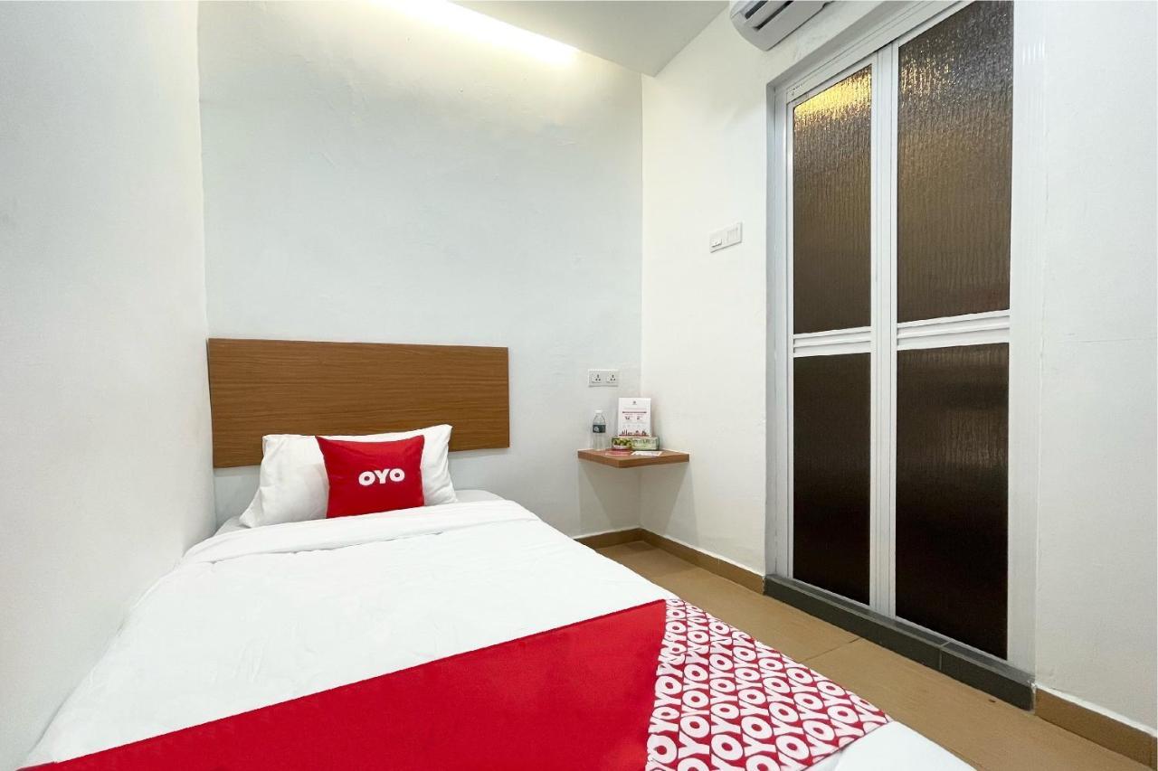 โอโย 90334 โรงแรมมอลายา บายันเลอปาส ภายนอก รูปภาพ